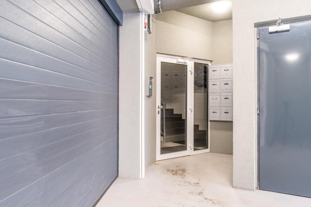 Brand New Two Room Apartment #34 With Free Secure Parking In The Center Prag Eksteriør billede
